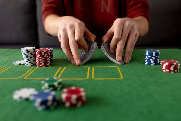 Antarmuka permainan Bingo di platform play77 dengan kartu dan angka yang ditampilkan